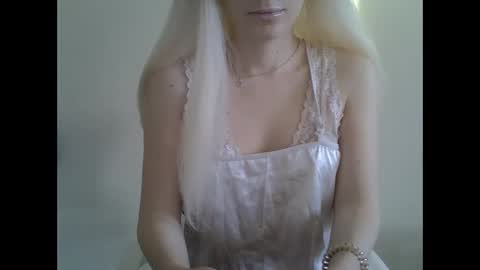 Snapshot of ditamilton chatting on 01/18/25, 12:15 DitaMilton online show from 01/18/25, 12:15