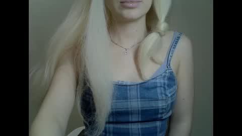 Snapshot of ditamilton chatting on 01/21/25, 08:32 DitaMilton online show from 01/21/25, 08:32