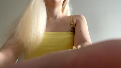 Snapshot of ditamilton chatting on 03/10/25, 02:48 DitaMilton online show from 03/10/25, 02:48