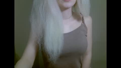 Snapshot of ditamilton chatting on 10/26/25, 06:47 DitaMilton online show from 10/26/25, 06:47