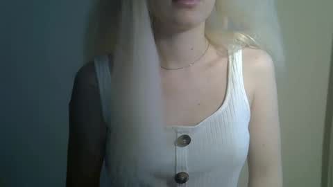 Snapshot of ditamilton chatting on 11/01/25, 10:39 DitaMilton online show from 11/01/25, 10:39