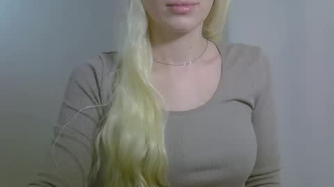 Snapshot of ditamilton chatting on 11/15/25, 10:04 DitaMilton online show from 11/15/25, 10:04