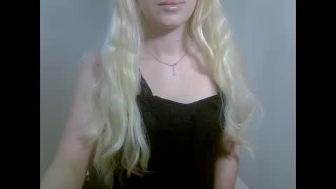 Snapshot of ditamilton chatting on 11/21/25, 08:40 DitaMilton online show from 11/21/25, 08:40