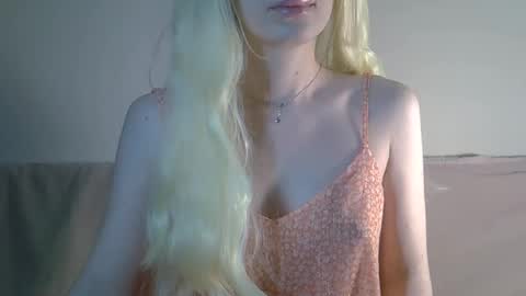 Snapshot of ditamilton chatting on 12/14/25, 06:56 DitaMilton online show from 12/14/25, 06:56