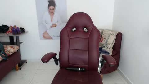 Snapshot of diva_milf chatting on 01/08/26, 08:44 Diva online show from 01/08/26, 08:44