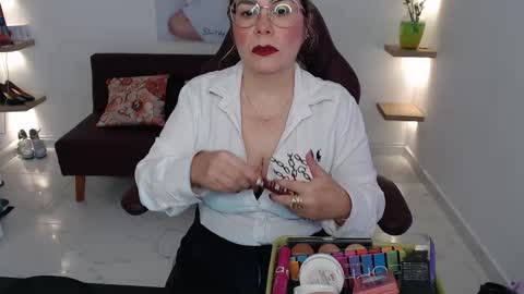 Snapshot of diva_milf chatting on 02/26/26, 07:57 Diva online show from 02/26/26, 07:57