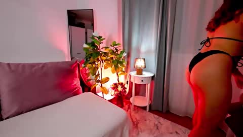 Tia online show from 11/05/25, 02:22