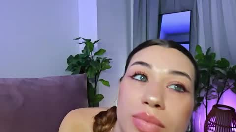 Tia online show from 05/13/26, 06:49