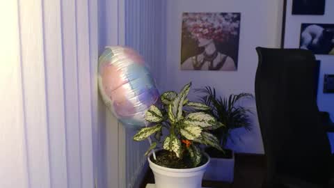 Hera online show from 11/29/25, 10:07