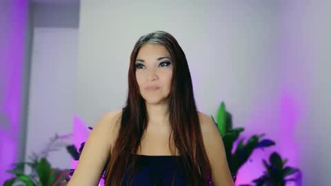 Snapshot of divinelynn chatting on 11/24/25, 01:00 DivineLynn online show from 11/24/25, 01:00