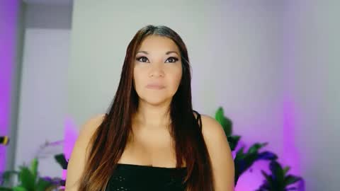 Snapshot of divinelynn chatting on 12/01/25, 06:57 DivineLynn online show from 12/01/25, 06:57