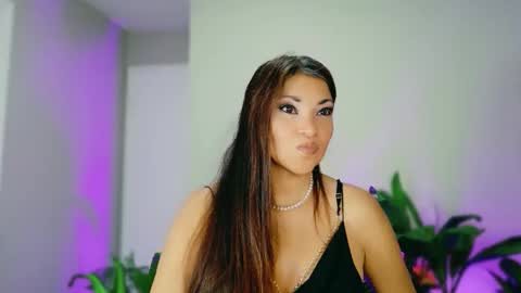 Snapshot of divinelynn chatting on 12/14/25, 03:28 DivineLynn online show from 12/14/25, 03:28