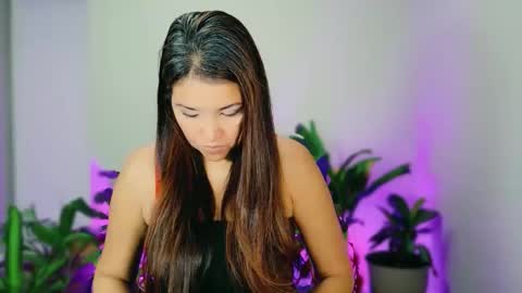 Snapshot of divinelynn chatting on 12/18/25, 03:18 DivineLynn online show from 12/18/25, 03:18