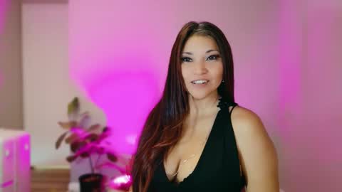 Snapshot of divinelynn chatting on 03/07/26, 05:21 DivineLynn online show from 03/07/26, 05:21