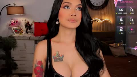 Snapshot of divinequeen chatting on 05/02/26, 01:49 online show from 05/02/26, 01:49