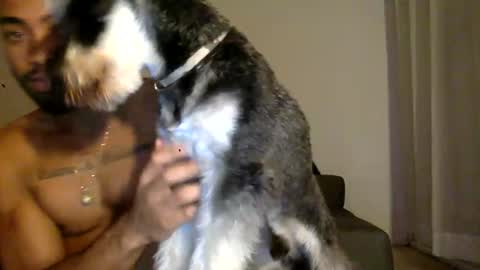 Snapshot of divinexduo chatting on 12/22/24, 09:42 Divine Duo online show from 12/22/24, 09:42