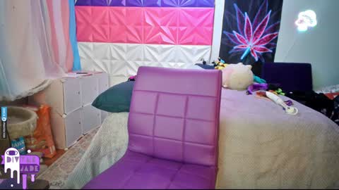 Snapshot of divynejade chatting on 12/10/24, 05:17 Jade Divyne online show from 12/10/24, 05:17