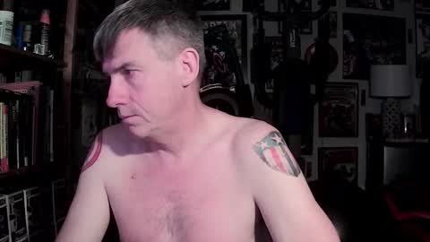 Snapshot of dix_handley_50 chatting on 03/27/26, 01:00 dix_handley_50 online show from 03/27/26, 01:00