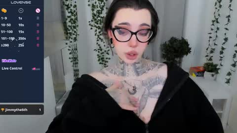 dixipixi_ online show from 04/26/26, 05:27