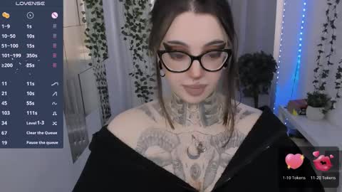 dixipixi_ online show from 04/30/26, 05:47