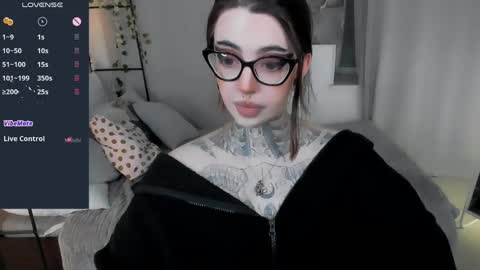 dixipixi_ online show from 05/08/26, 07:36