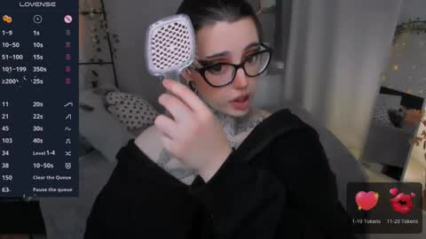 dixipixi_ online show from 05/13/26, 05:38