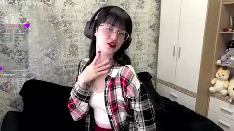 Snapshot of dodiebabikian chatting on 09/24/25, 12:08 Annie PVT IS OPEN online show from 09/24/25, 12:08