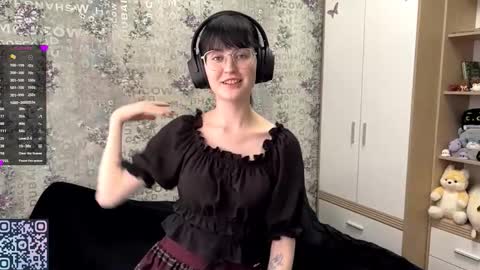 Snapshot of dodiebabikian chatting on 09/25/25, 12:09 Annie PVT IS OPEN online show from 09/25/25, 12:09