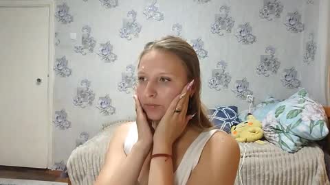 Snapshot of dodiebabikian chatting on 10/09/25, 10:46 Annie PVT IS OPEN online show from 10/09/25, 10:46