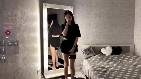 Snapshot of dodiebabikian chatting on 10/21/25, 09:15 Annie PVT IS OPEN online show from 10/21/25, 09:15