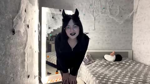 Snapshot of dodiebabikian chatting on 10/26/25, 09:10 Annie PVT IS OPEN online show from 10/26/25, 09:10