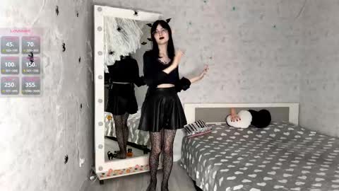 Snapshot of dodiebabikian chatting on 10/27/25, 09:30 Annie PVT IS OPEN online show from 10/27/25, 09:30