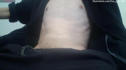 Snapshot of doe_pea_420 chatting on 05/17/26, 01:40 Jacques online show from 05/17/26, 01:40