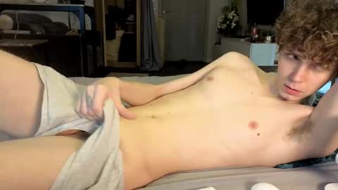 Snapshot of doedeeer chatting on 12/15/25, 07:34 Alex online show from 12/15/25, 07:34