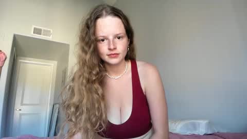 Snapshot of doeeyedpeach chatting on 09/15/25, 12:10 doeeyedpeach online show from 09/15/25, 12:10