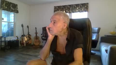 dogluc7 online show from 12/30/24, 08:15