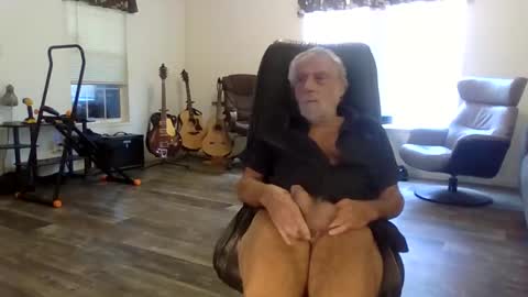 dogluc7 online show from 02/02/25, 06:42