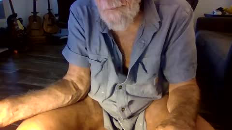 Snapshot of dogluc7 chatting on 04/27/26, 09:57 dogluc7 online show from 04/27/26, 09:57