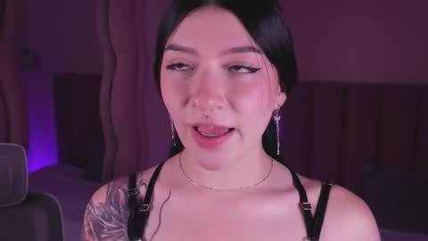 Snapshot of dolcexx chatting on 12/17/25, 08:04 Dolcexx online show from 12/17/25, 08:04