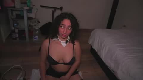 Snapshot of doll4you_ chatting on 09/16/25, 07:26 Alice y Ros online show from 09/16/25, 07:26