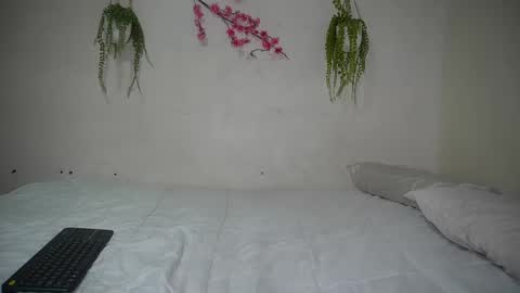 Snapshot of doll4you_ chatting on 11/26/25, 09:27 Alice y Ros online show from 11/26/25, 09:27