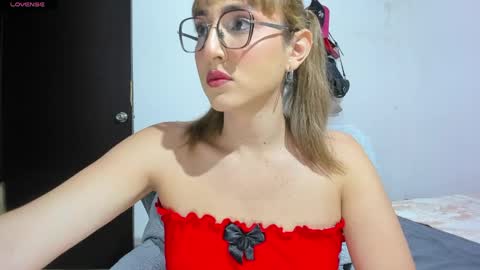Snapshot of doll_andrea_ chatting on 04/29/26, 10:05 ANDREA online show from 04/29/26, 10:05