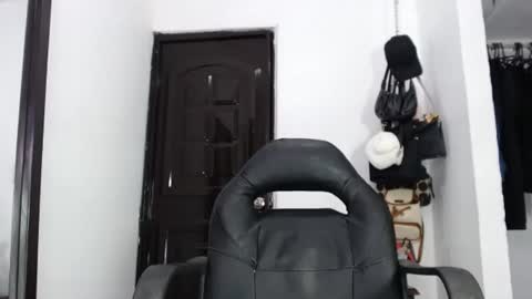 Snapshot of doll_dollys_ chatting on 01/21/25, 06:55 doll_dollys_ online show from 01/21/25, 06:55