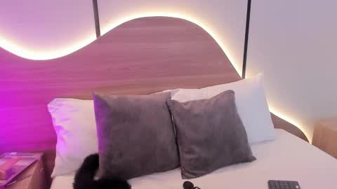 D  online show from 10/18/25, 06:41