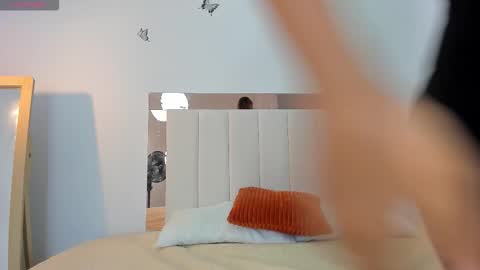 Snapshot of doll_isa_ chatting on 01/14/26, 06:35 doll_isa_ online show from 01/14/26, 06:35