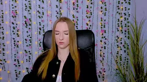 doll_vey online show from 03/04/25, 12:22