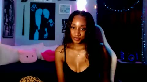 Snapshot of dollfacebeauty_x chatting on 09/13/25, 02:33 Princess DollfaceBeauty online show from 09/13/25, 02:33