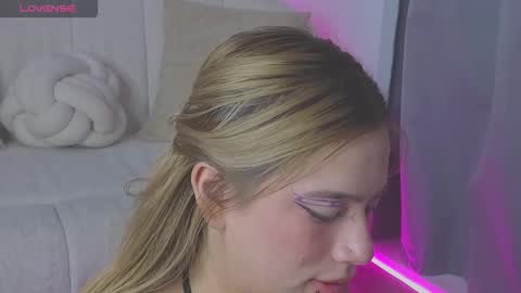 Snapshot of dollfaceink chatting on 03/17/26, 01:21 DollFaceInk online show from 03/17/26, 01:21