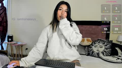 Snapshot of dollhoneycam chatting on 04/01/26, 04:37 HONEY online show from 04/01/26, 04:37