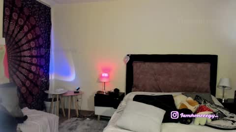 Snapshot of dollhoneycam chatting on 04/23/26, 06:03 HONEY online show from 04/23/26, 06:03